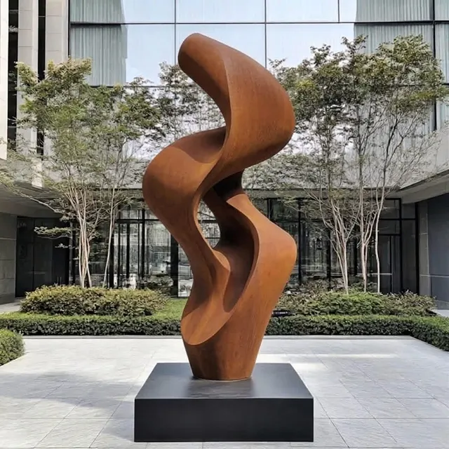 Sculpture Torsade en acier corten
